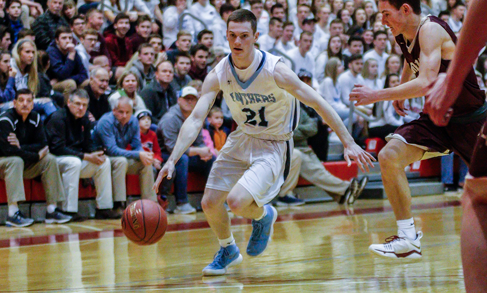 Franklin’s Paul Mahon drives to the basket in the first half against Algonquin. (Ryan Lanigan/HockomockSports.com)