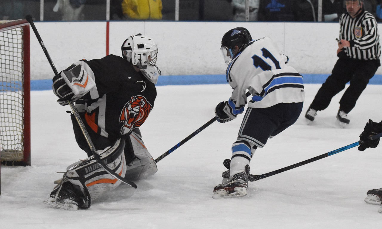 Franklin senior forward Joe Lizotte (11) scored the tying goal midway through the second period of the Panthers 4-2 win over Oliver Ames in the league opener for both teams. (Josh Perry/HockomockSports.com)
