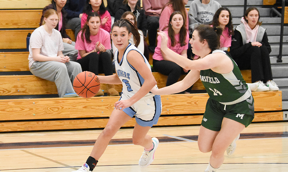 Sophomore Chloe Fales drives baseline in the second half of Franklin’s win over Mansfield. Fales scored 11 of her 14 points in the second half of the 63-55 win. (Josh Perry/HockomockSports.com)