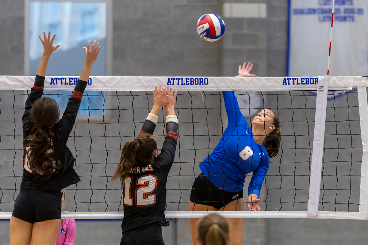 Hockomock volleyball Olivia Leonardo